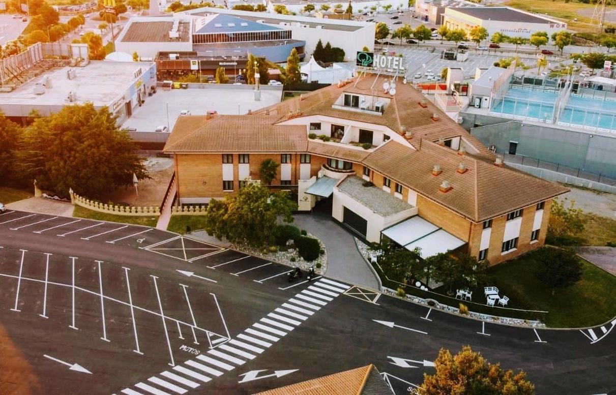 Hotel Els Noguers Manresa Luaran gambar