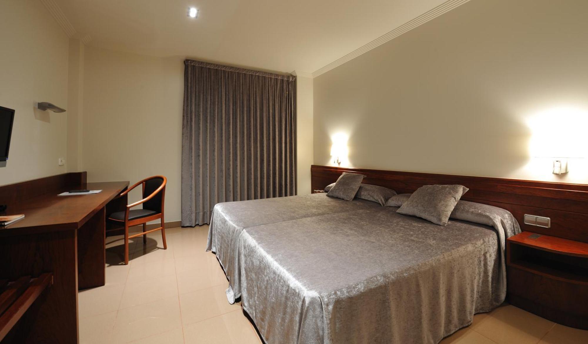 Hotel Els Noguers Manresa Luaran gambar
