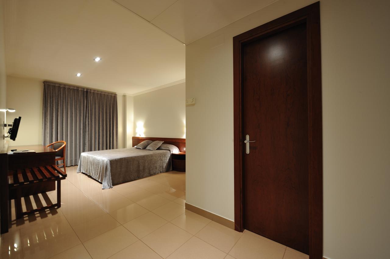 Hotel Els Noguers Manresa Luaran gambar