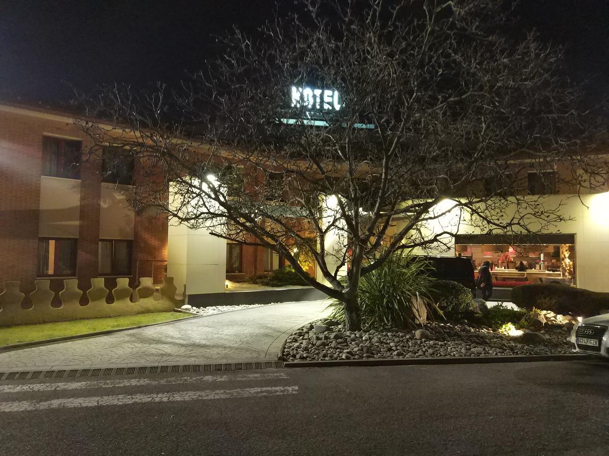 Hotel Els Noguers Manresa Luaran gambar