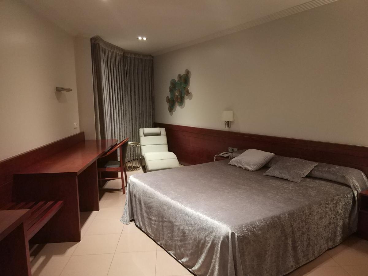 Hotel Els Noguers Manresa Luaran gambar