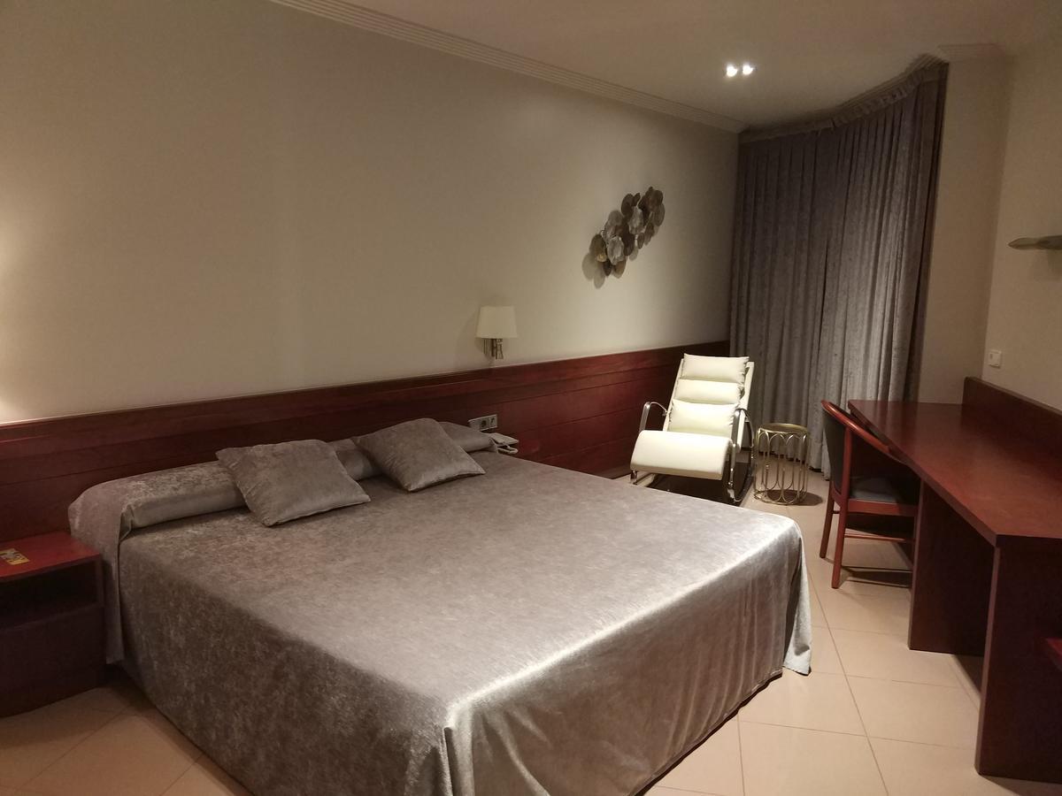 Hotel Els Noguers Manresa Luaran gambar
